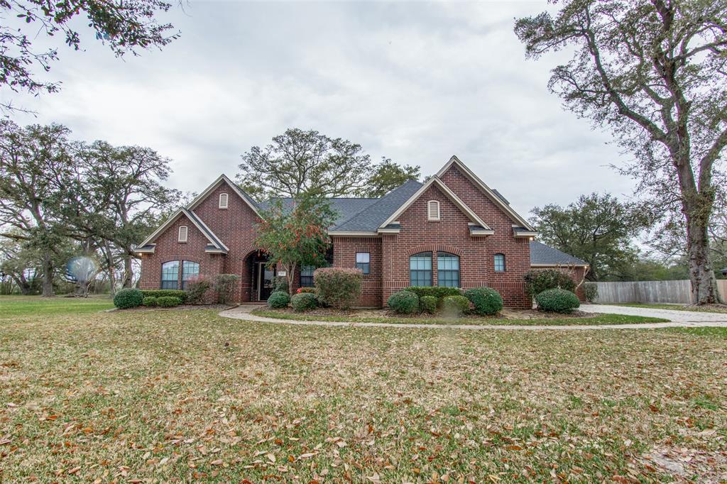 805 Heritage Oaks Drive, Angleton, TX 77515