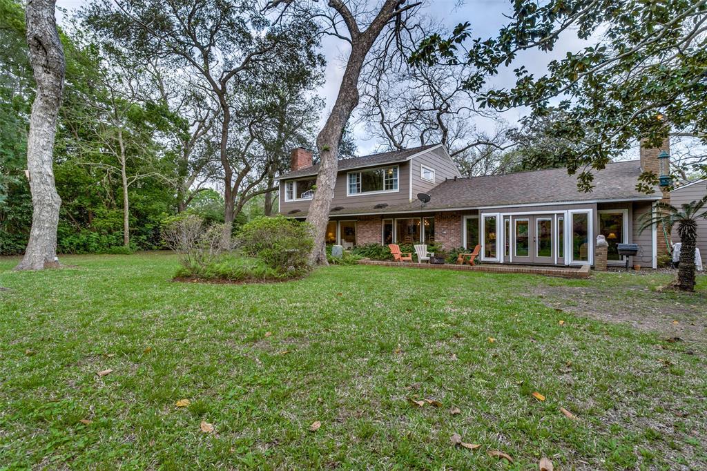 312 Oyster Creek Drive, Lake Jackson, TX 77566