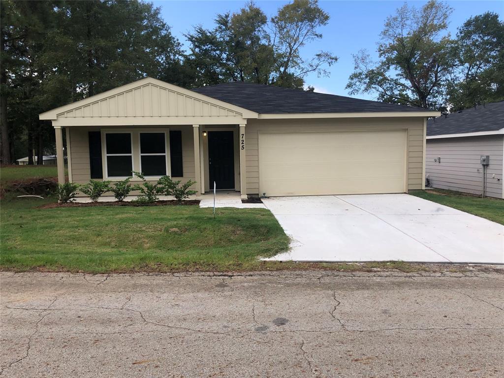 725 Cedar Point Drive, Livingston, TX 77351
