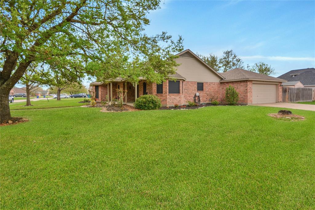104 Audubon Woods Drive, Richwood, TX 77531