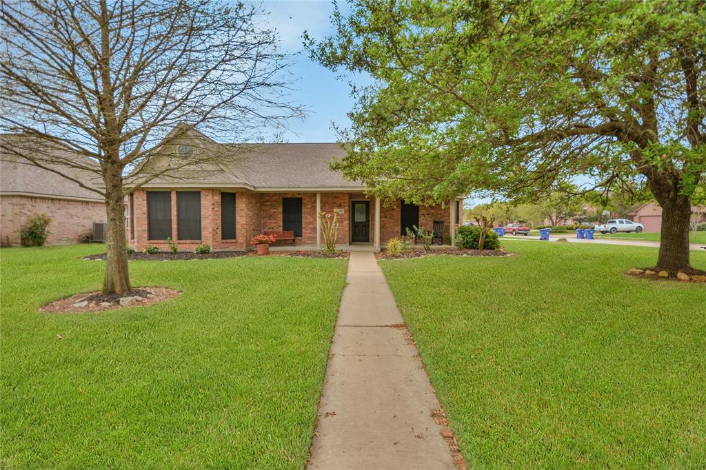 104 Audubon Woods Drive, Richwood, TX 77531