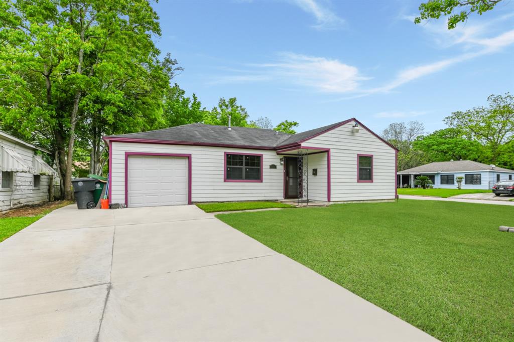 5033 Holloway Drive, Houston, TX 77048