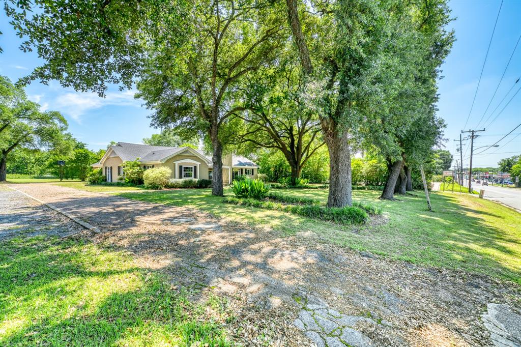 702 E Main Street, Madisonville, TX 77864