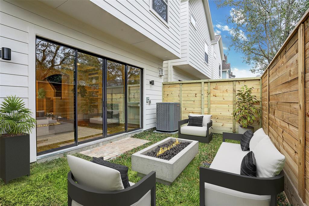 858C Fisher Street, Houston, TX 77018