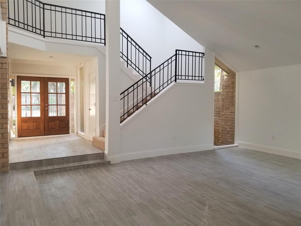 15573 Memorial Drive, Houston, TX 77079