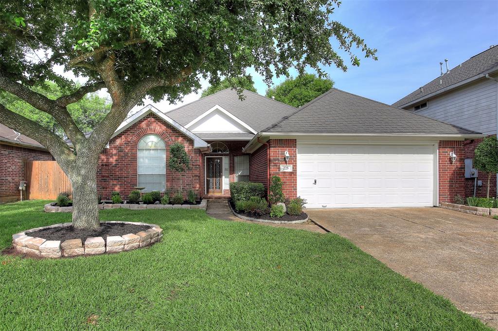 225 Spencer Landing W, La Porte, TX 77571