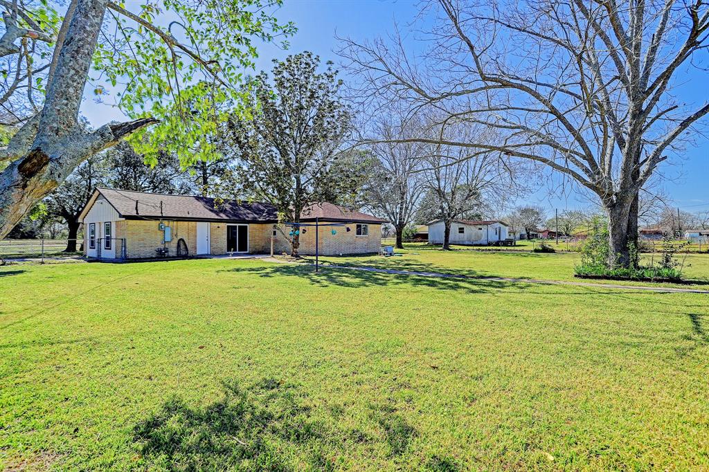 2517 Barbers Hill Road, Highlands, TX 77562