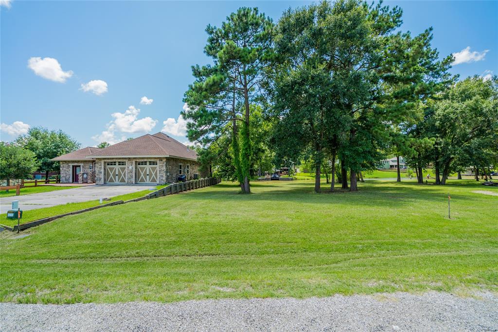 20 Wildwood Lake Drive, Huntsville, TX 77340