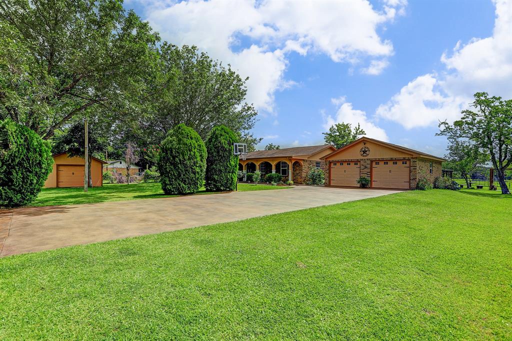 6815 Avenue C 1/2, Santa Fe, TX 77510