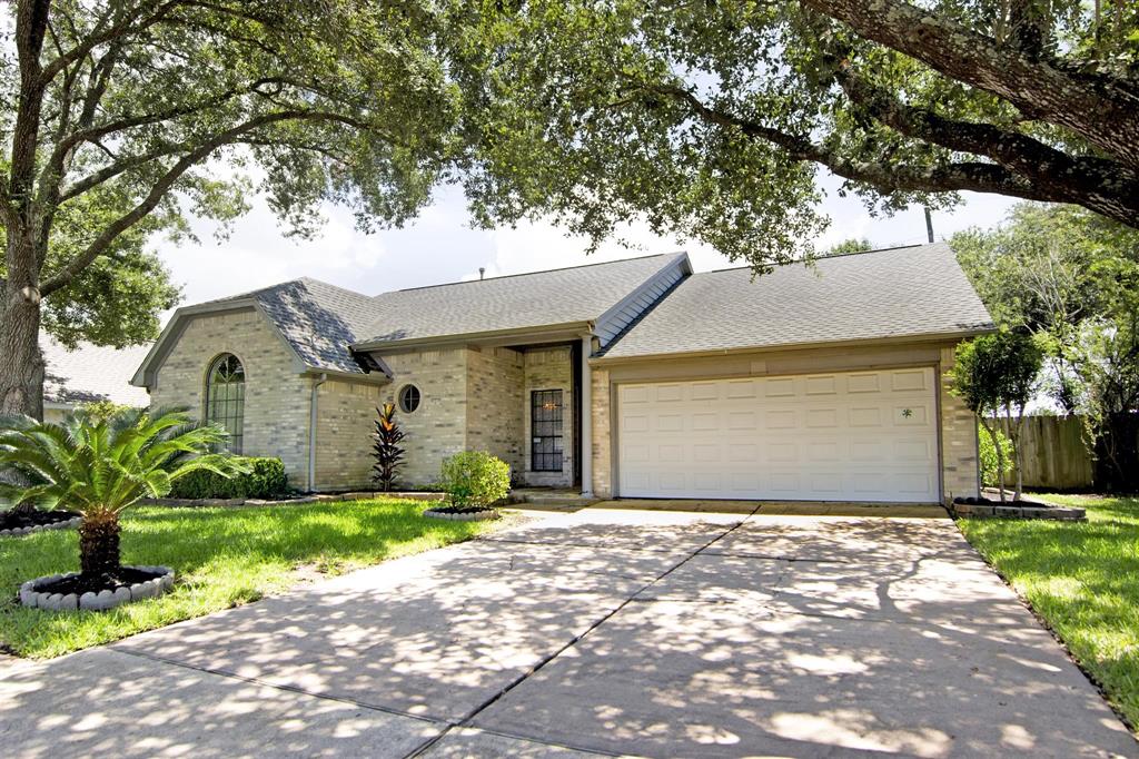 2610 S Brompton Drive, Pearland, TX 77584