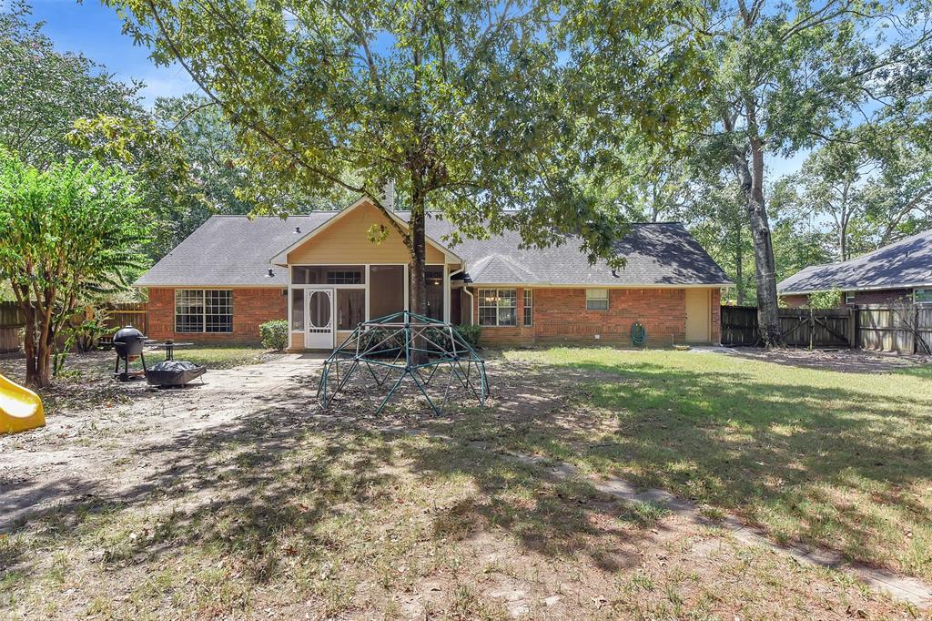 423 E Oak Hill Drive, Oak Ridge North, TX 77386