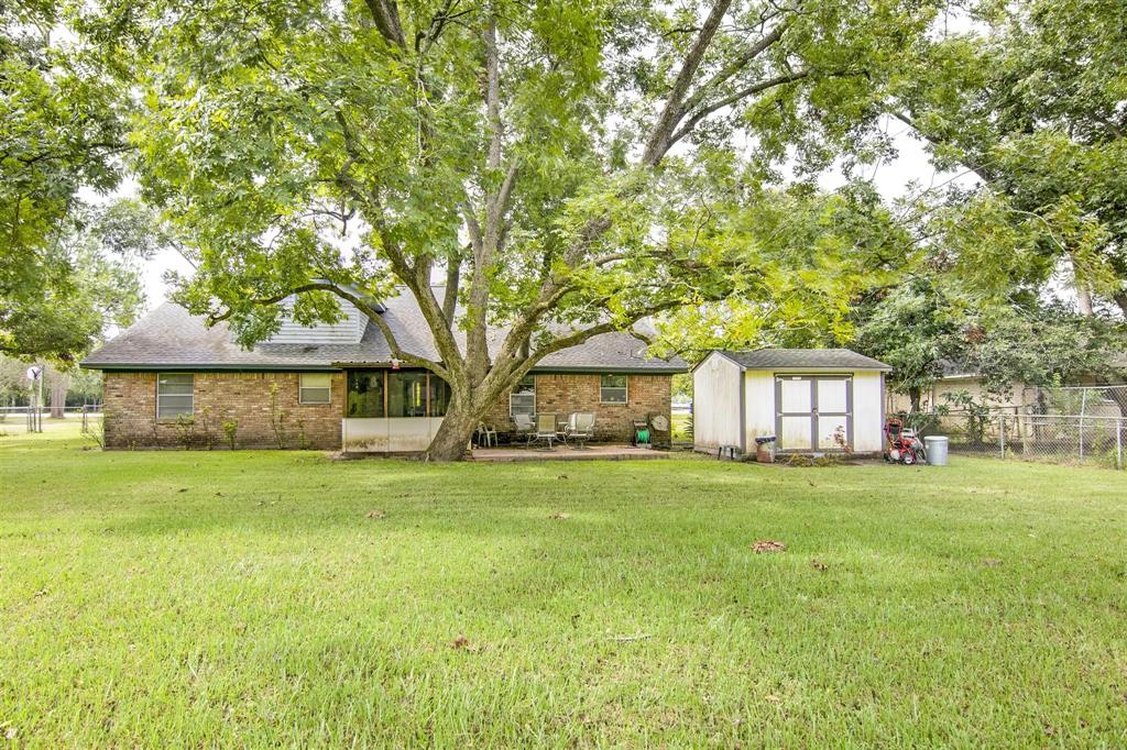 816 W Mulberry Street, Angleton, TX 77515