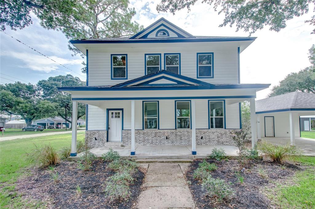 305 Pietzsch Street, East Bernard, TX 77435