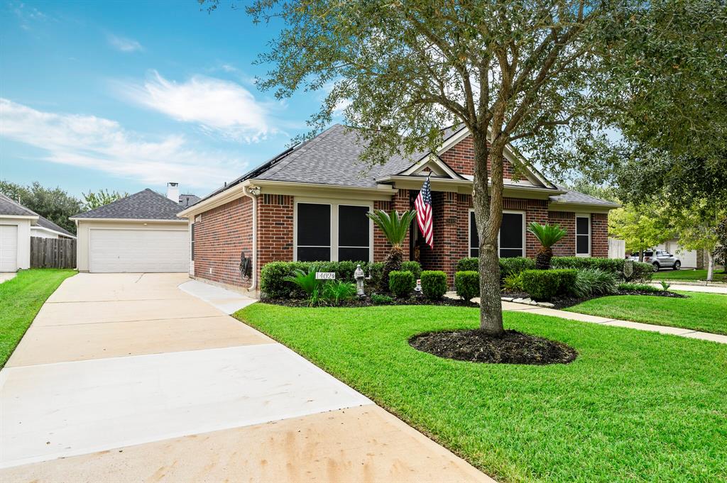 1402 Waterside Village Drive, Richmond, TX 77407