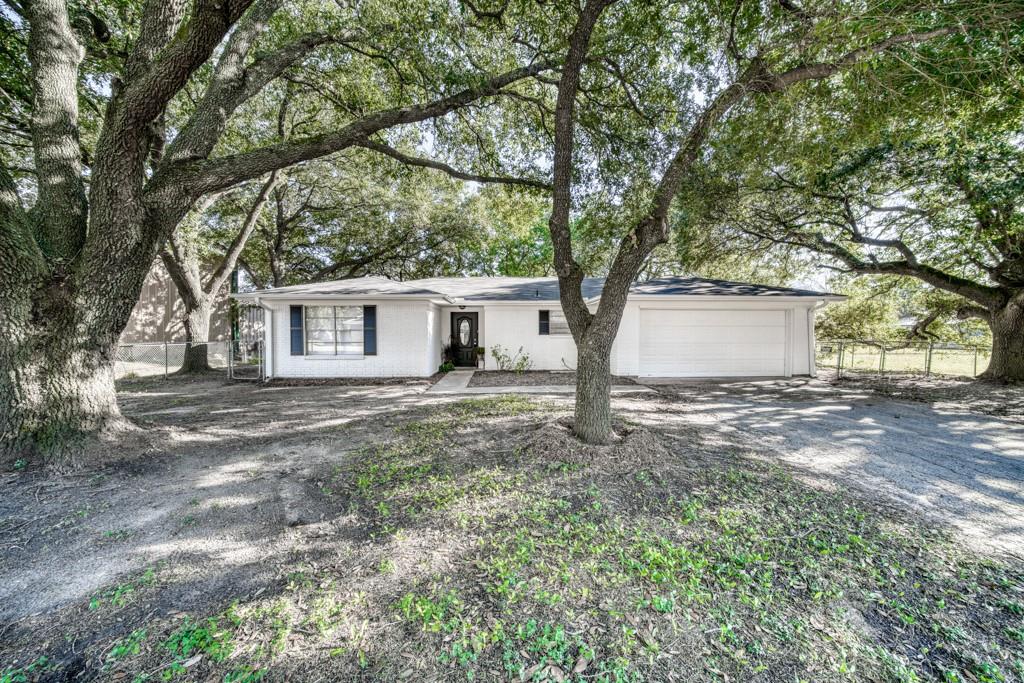 210 E Marietta Street, Madisonville, TX 77864