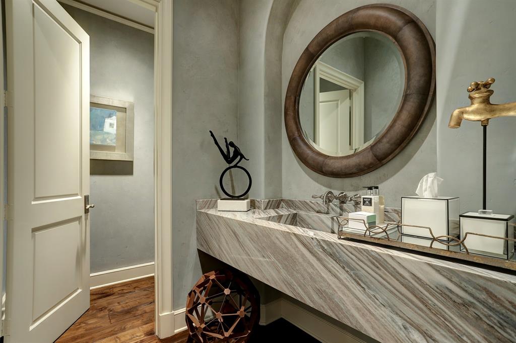 4 GREYTON Lane, Houston, TX 77024