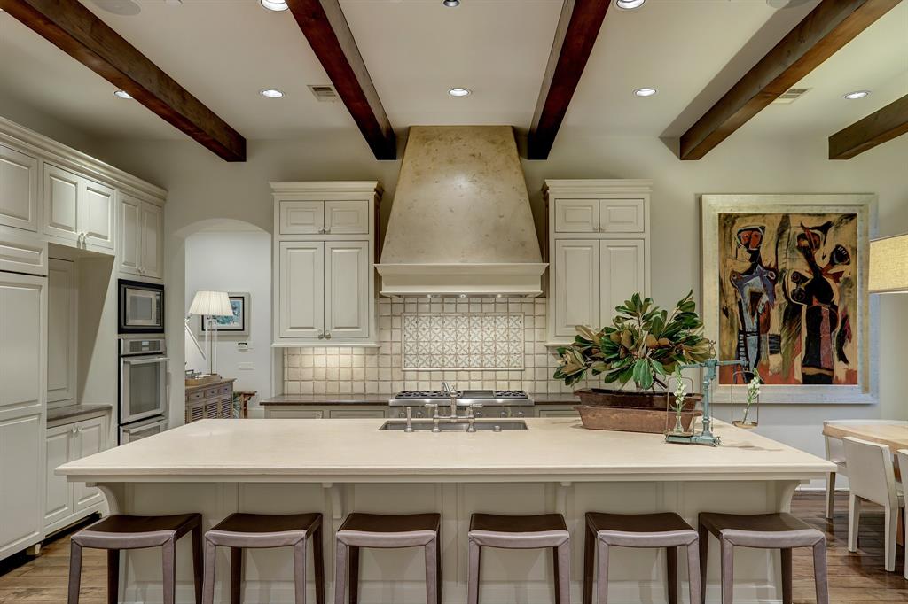 4 GREYTON Lane, Houston, TX 77024