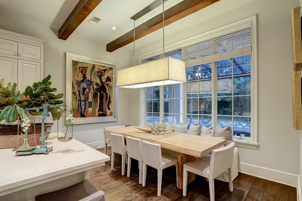 4 GREYTON Lane, Houston, TX 77024