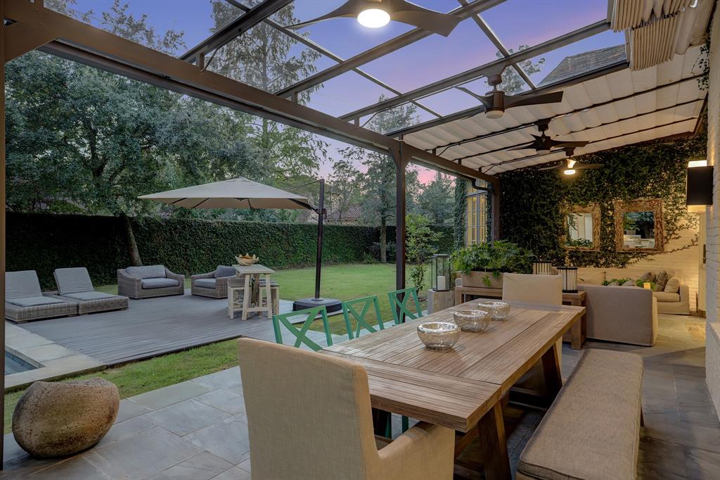 4 GREYTON Lane, Houston, TX 77024