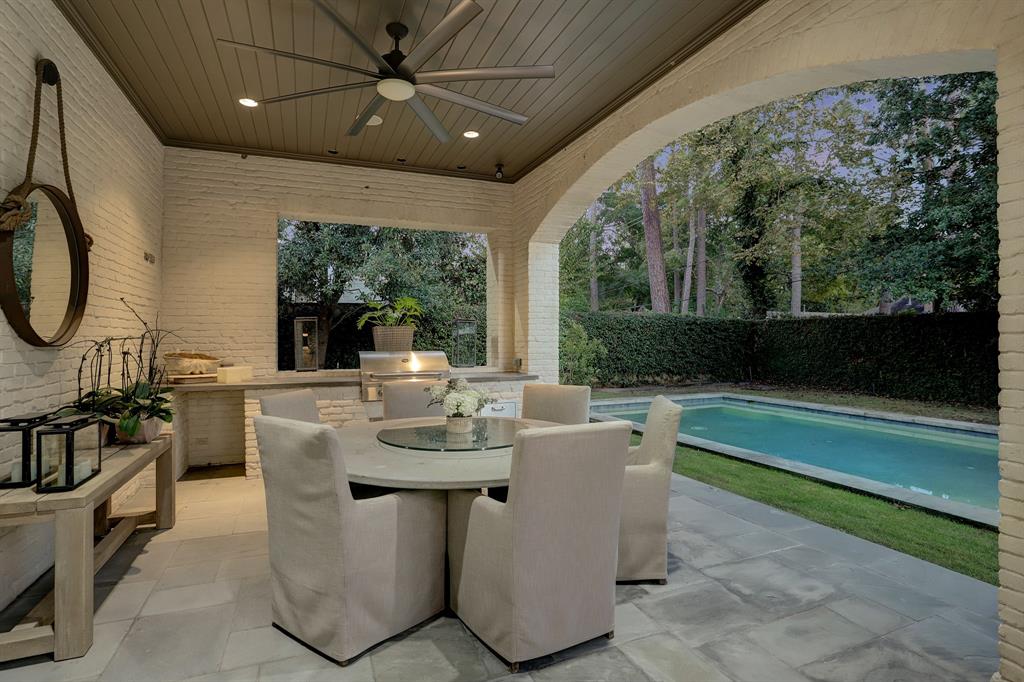 4 GREYTON Lane, Houston, TX 77024