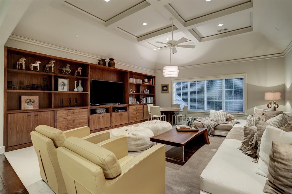 4 GREYTON Lane, Houston, TX 77024