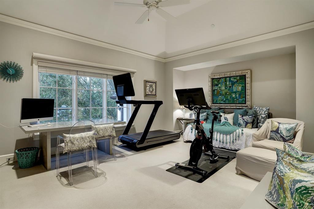 4 GREYTON Lane, Houston, TX 77024