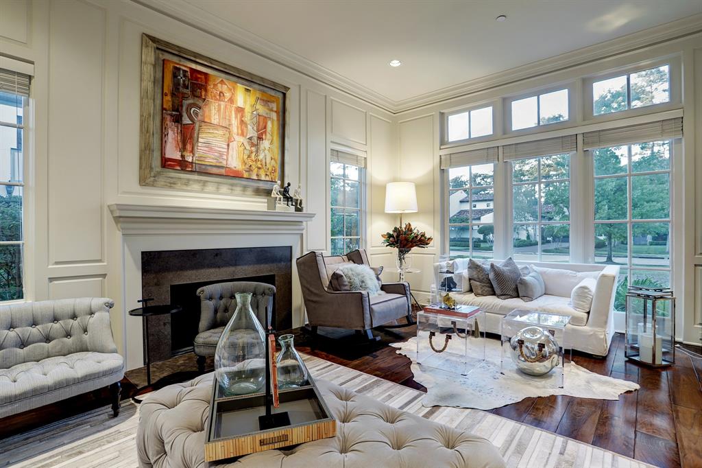 4 GREYTON Lane, Houston, TX 77024