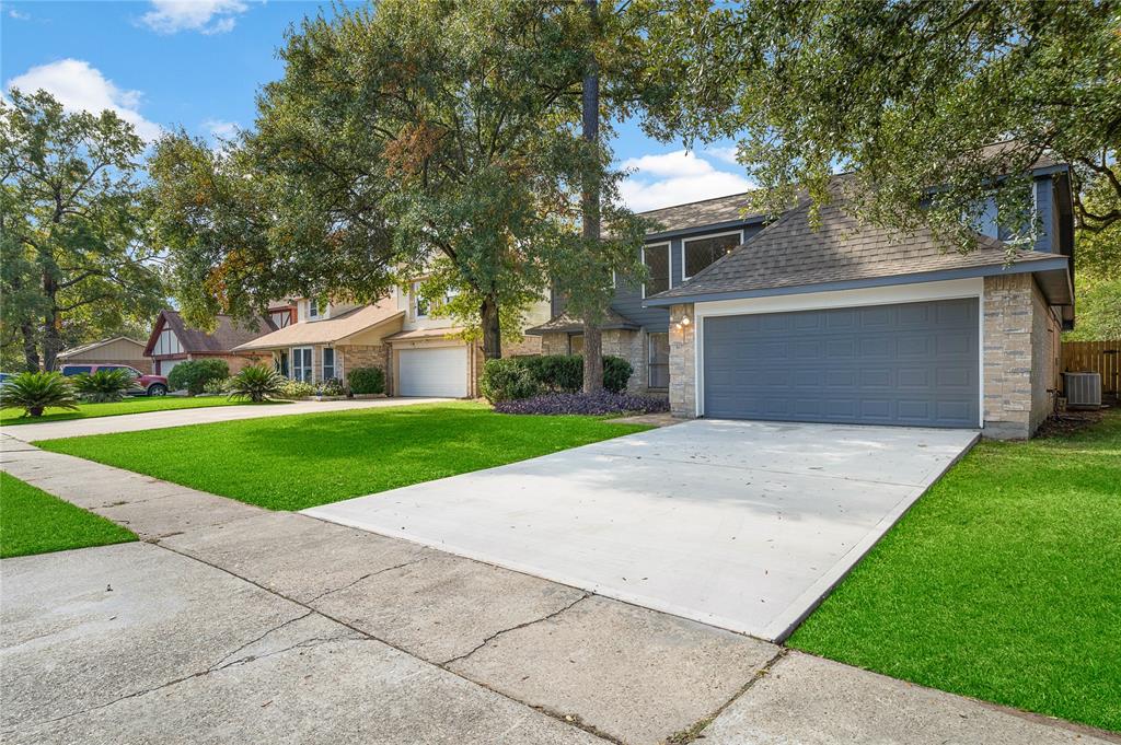 1015 Sterling Green Drive S, Channelview, TX 77530