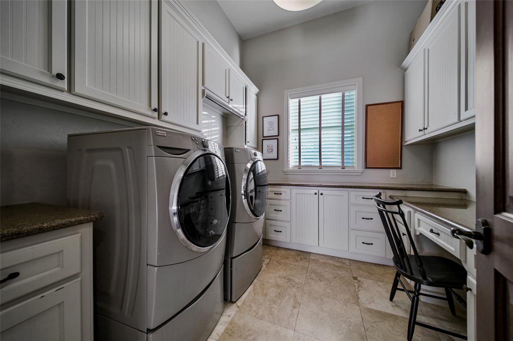 6 Huntington Woods Estates Drive, Tomball, TX 77377