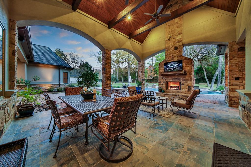 6 Huntington Woods Estates Drive, Tomball, TX 77377