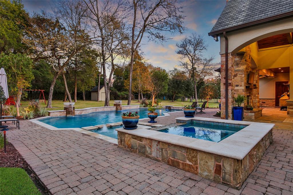 6 Huntington Woods Estates Drive, Tomball, TX 77377