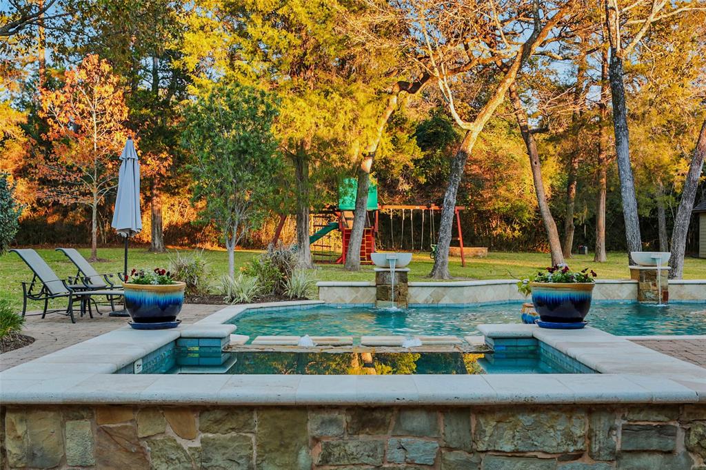 6 Huntington Woods Estates Drive, Tomball, TX 77377