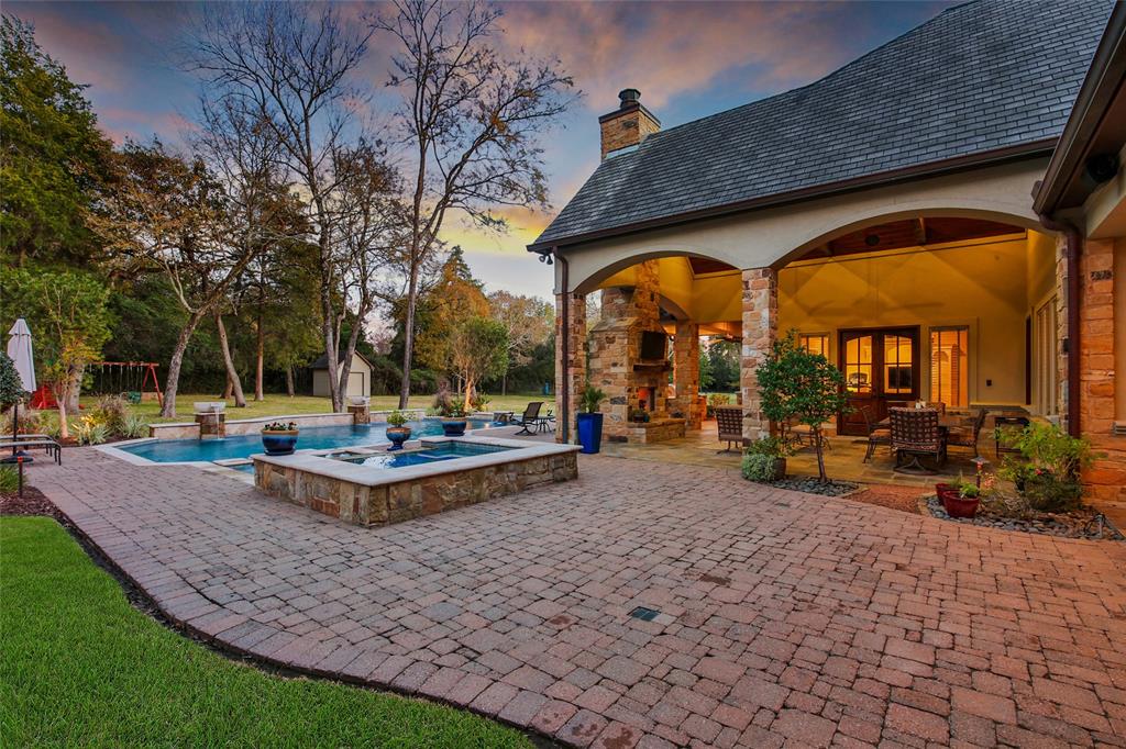 6 Huntington Woods Estates Drive, Tomball, TX 77377