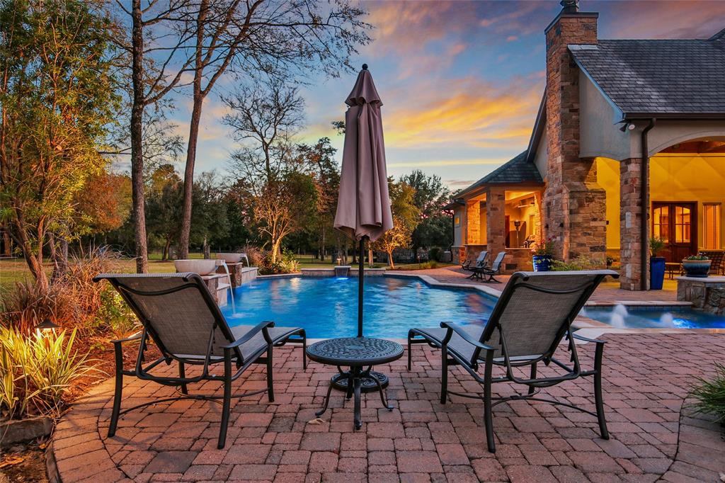 6 Huntington Woods Estates Drive, Tomball, TX 77377