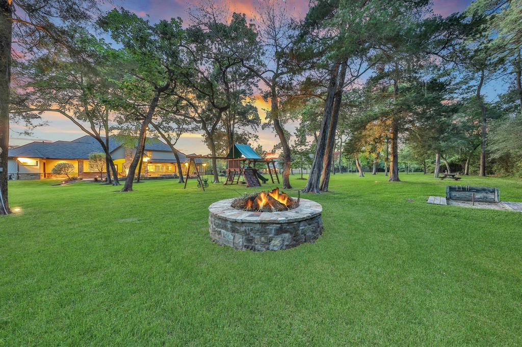 6 Huntington Woods Estates Drive, Tomball, TX 77377