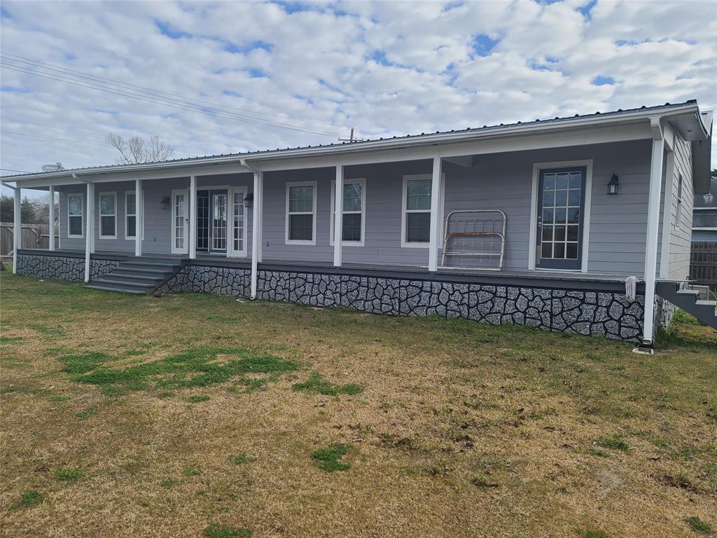 606 Main Street, Anahuac, TX 77514