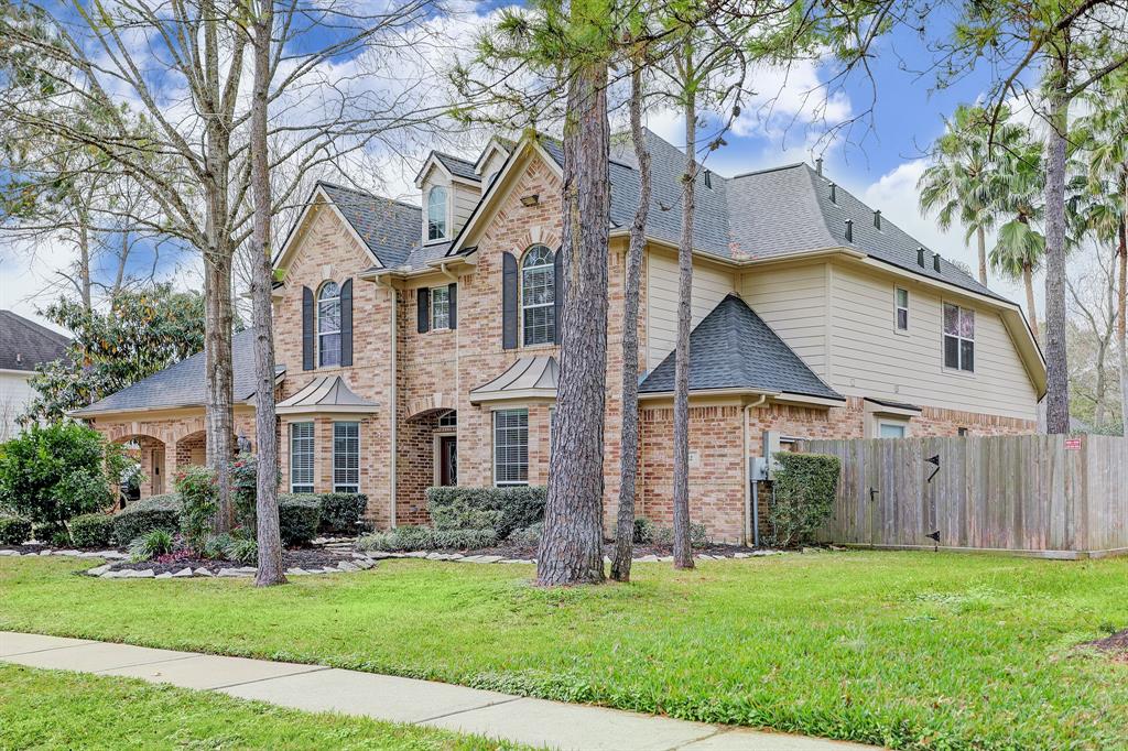 712 Red Oak Lane, Friendswood, TX 77546