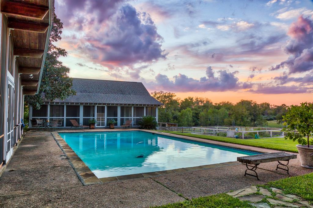 45152 Mitchamore Rd, Hempstead, TX 77445