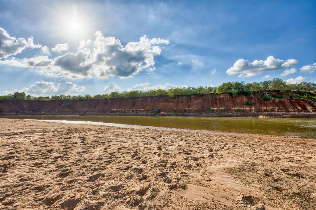 45152 Mitchamore Rd, Hempstead, TX 77445