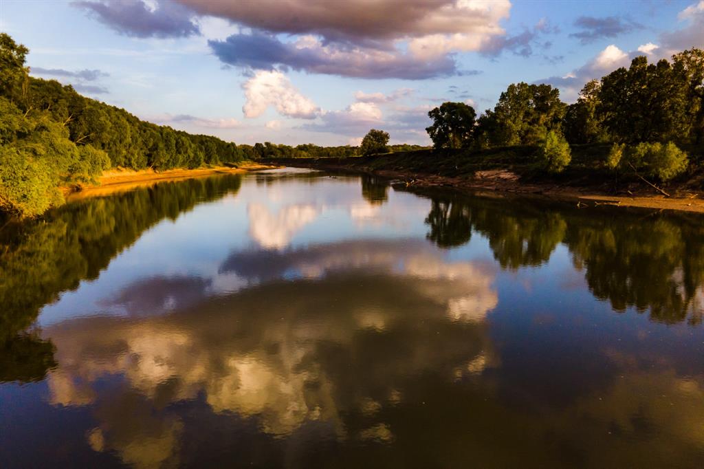 45152 Mitchamore Rd, Hempstead, TX 77445