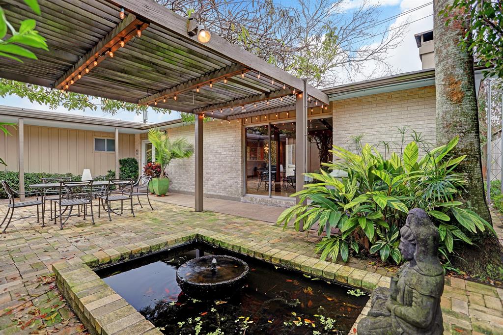 319 Barracuda Avenue, Galveston, TX 77550