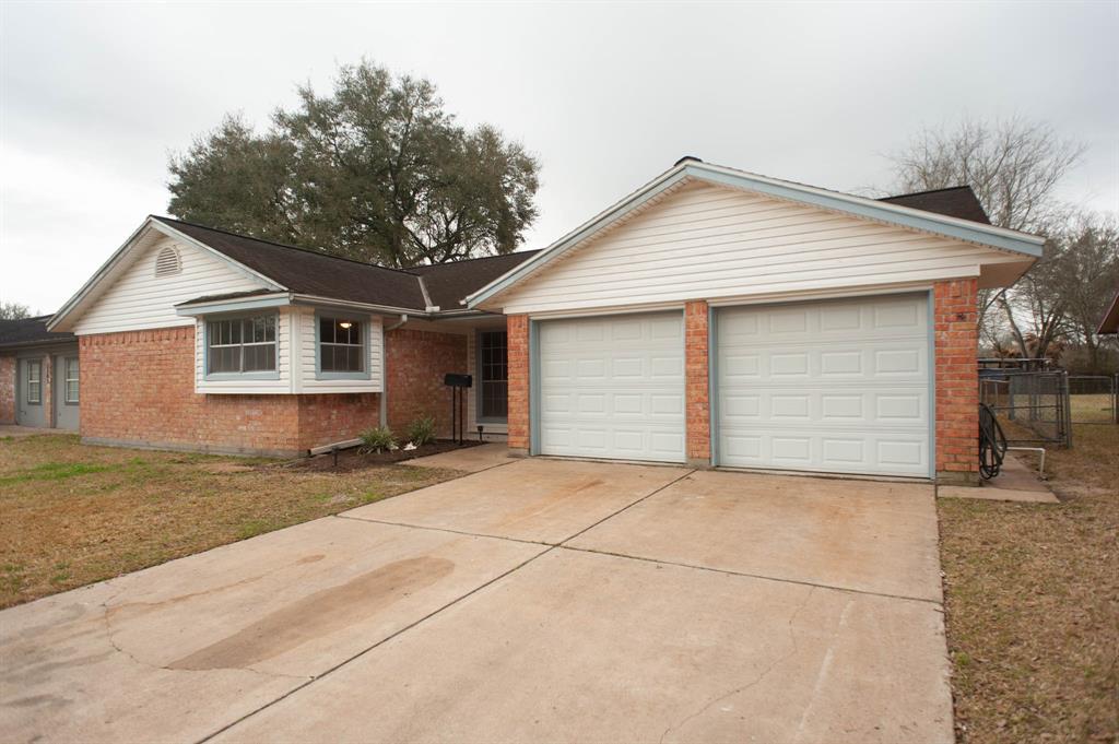 5204 Apple Springs Drive, Pearland, TX 77584