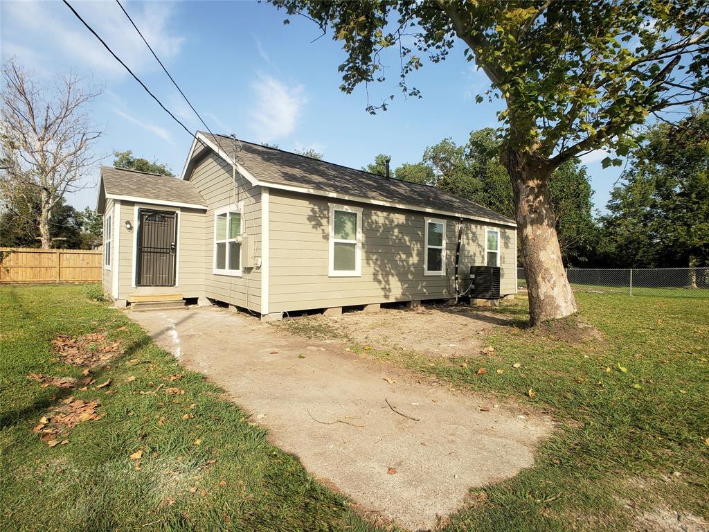 114 Harris Road, Highlands, TX 77562