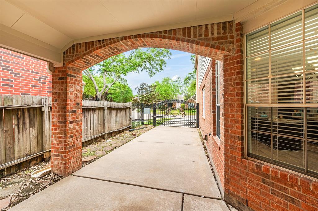 3416 Shadow Bayou Court, Houston, TX 77082