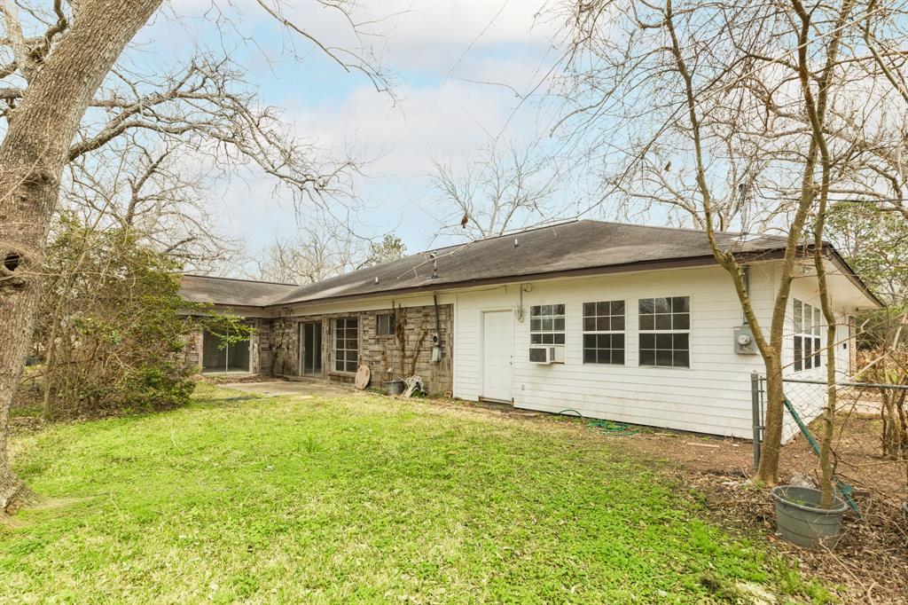 540 Oak Drive, Lake Jackson, TX 77566