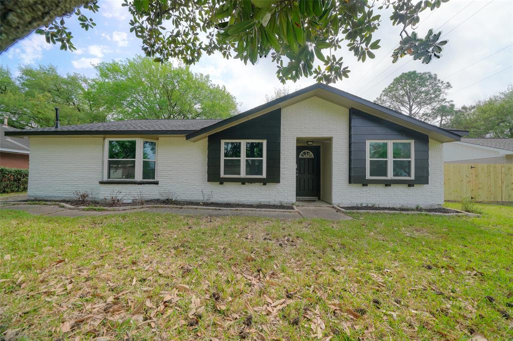 10827 Moonlight Drive, Houston, TX 77096