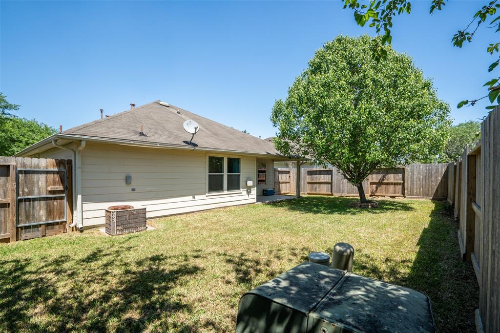 5310 Cinnamon Lake Drive, Baytown, TX 77521