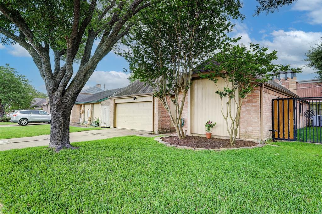 11723 Brook Meadows, Meadows Place, TX 77477