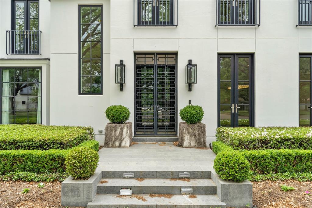 718 Tanglewood Boulevard, Houston, TX 77056