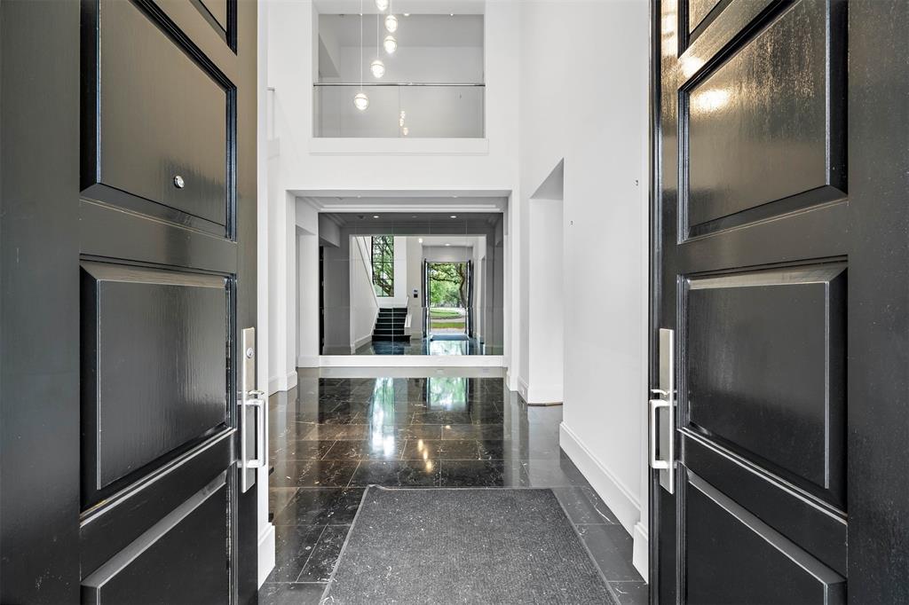 718 Tanglewood Boulevard, Houston, TX 77056